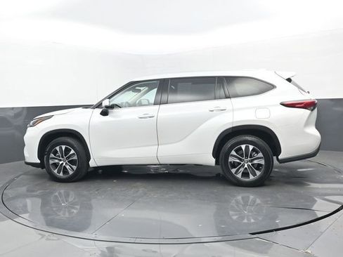 Used 2022 Toyota Highlander XLE image 23