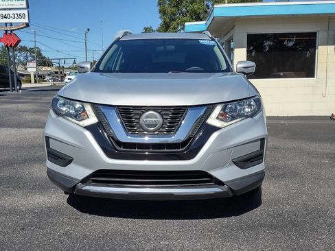 Used 2018 Nissan Rogue SV image 2