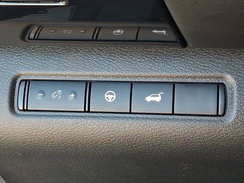 Certified 2025 Nissan Pathfinder SV FWD image 27