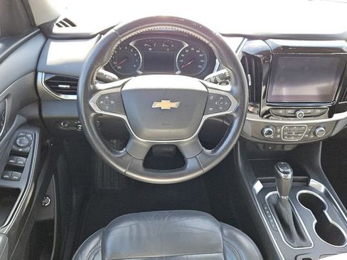 Used 2020 Chevrolet Traverse LT image 12