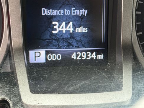 Used 2022 Toyota Tacoma SR5 image 5