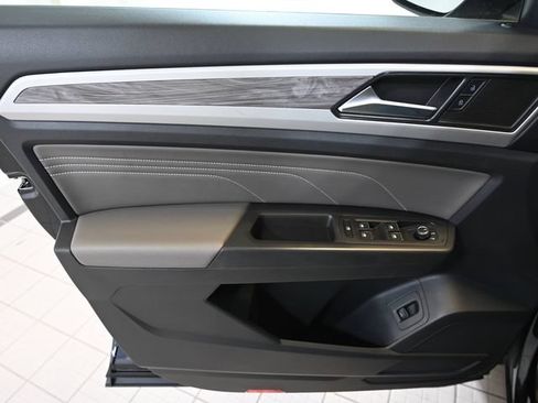 Used 2023 Volkswagen Atlas Cross Sport SE w/ Black Wheel Package AWD/4WD image 21