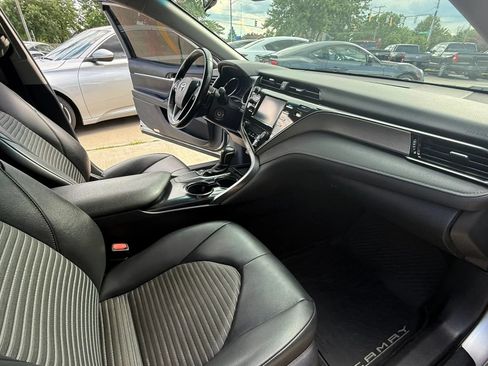 Used 2019 Toyota Camry SE FWD image 12