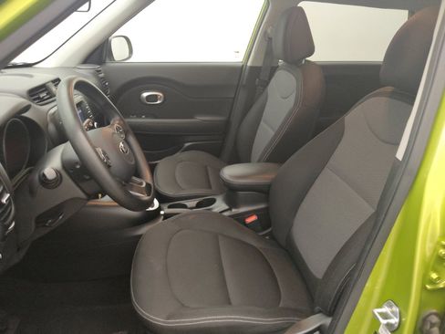 Used 2019 Kia Soul + image 17