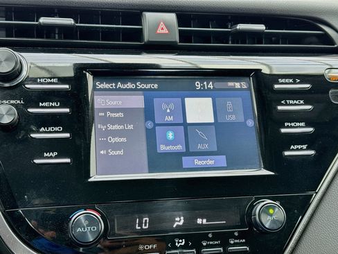 Used 2019 Toyota Camry SE FWD image 11