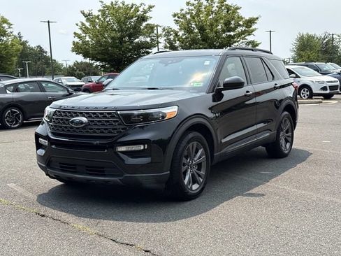 Used 2022 Ford Explorer XLT w/ Equipment Group 202A AWD/4WD image 5