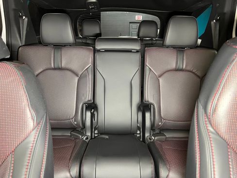 Used 2025 Honda Pilot Black Edition image 31