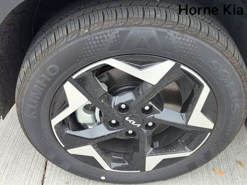 New 2026 Kia Seltos EX image 8