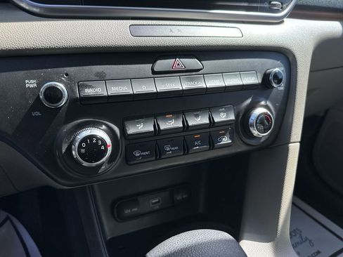 Used 2022 Kia Sportage LX image 18