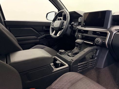 Used 2025 Toyota 4Runner SR5 AWD/4WD image 17