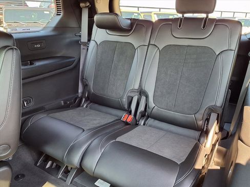 New 2025 Jeep Grand Cherokee L Altitude image 14