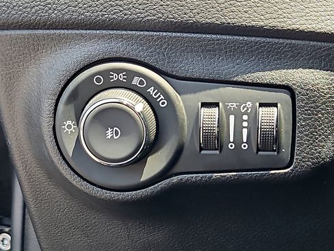 Used 2020 Jeep Compass Latitude w/ Cold Weather Group AWD/4WD image 25