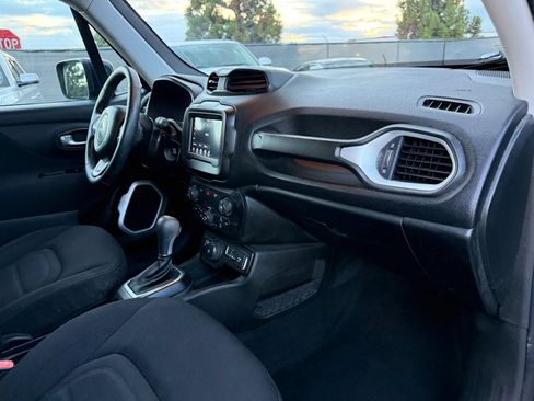 Used 2020 Jeep Renegade Latitude w/ Cold Weather Group AWD/4WD image 19