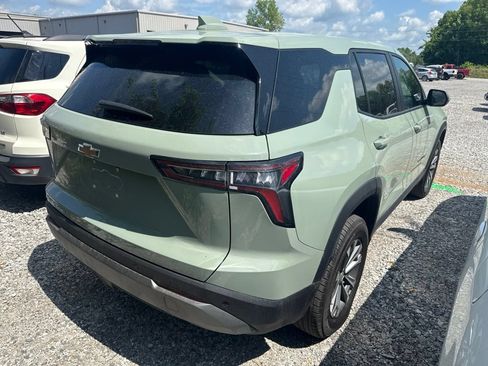 Used 2025 Chevrolet Equinox LT AWD/4WD image 3