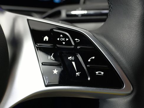 Used 2024 Mercedes-Benz CLE 300 4MATIC Cabriolet image 39