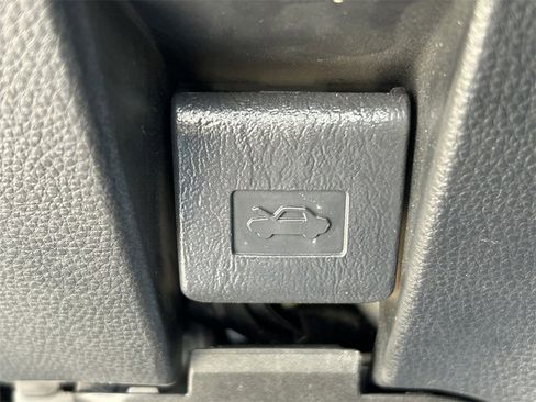 Used 2023 Toyota Crown Limited image 20