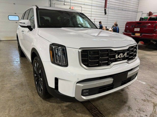 Used 2025 Kia Telluride SX AWD/4WD image 1