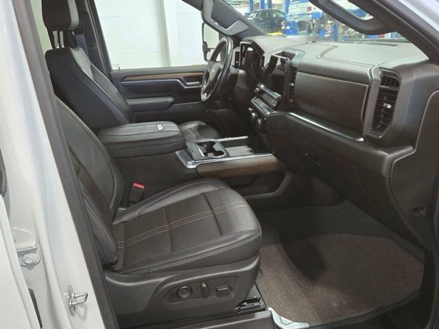 Used 2025 Chevrolet Silverado 3500 High Country w/ Technology Package AWD/4WD image 11