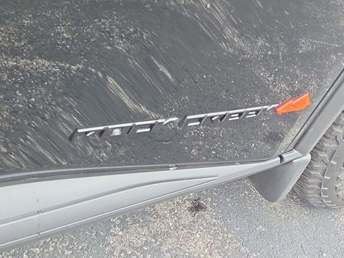 Certified 2025 Nissan Rogue SV image 31