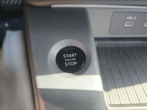 New 2026 Nissan Sentra SR w/ Floor Mat Package FWD image 23