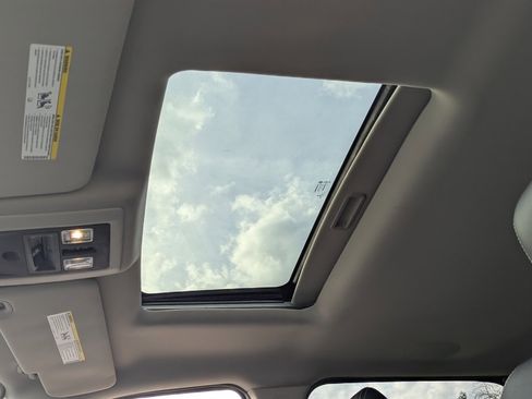 Used 2015 RAM 1500 Laramie w/ Convenience Group image 25