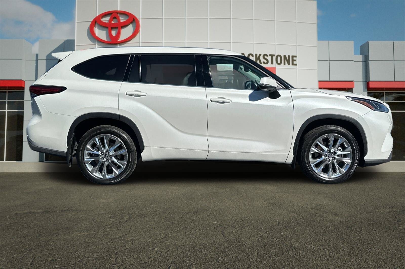 Certified 2021 Toyota Highlander Limited AWD/4WD image 2