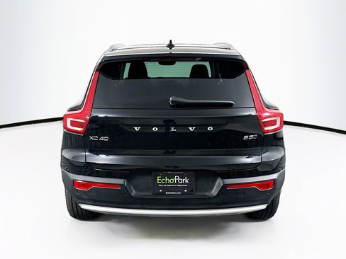Used 2025 Volvo XC40 B5 Core image 7