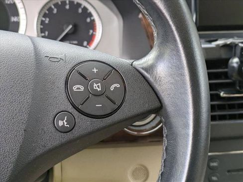 Used 2011 Mercedes-Benz GLK 350 2WD image 11