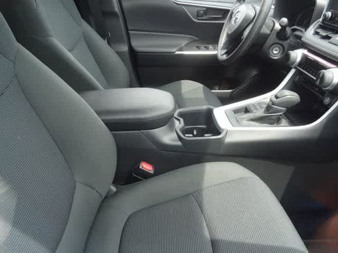 Used 2025 Toyota RAV4 LE AWD/4WD image 11