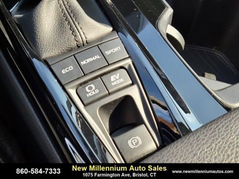 Used 2025 Toyota Camry XLE image 24