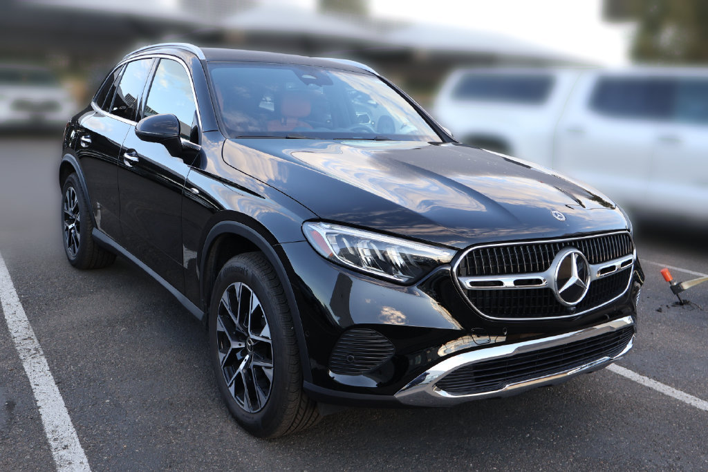 Used 2025 Mercedes-Benz GLC 350e 4MATIC image 10
