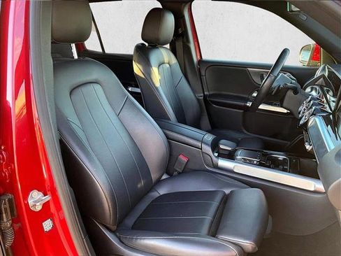 Used 2021 Mercedes-Benz GLB 250 4MATIC image 9