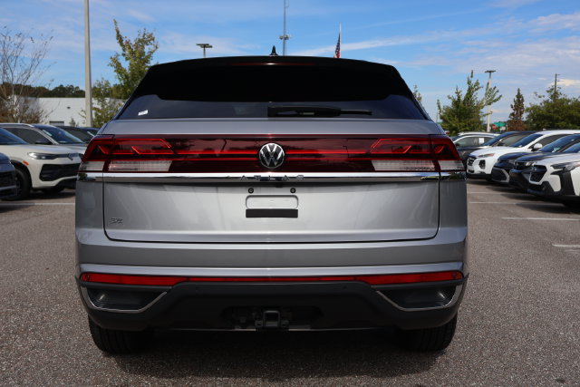 Certified 2024 Volkswagen Atlas Cross Sport SE FWD image 7