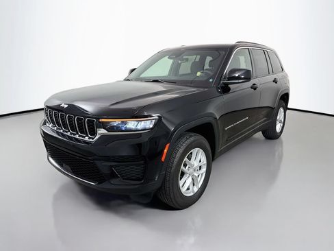 Used 2025 Jeep Grand Cherokee Laredo X w/ Luxury Tech Group I AWD/4WD image 3