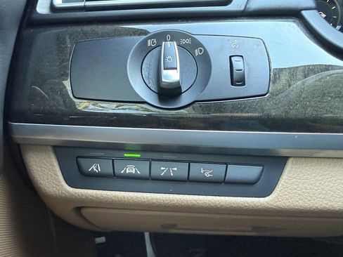 Used 2015 BMW 740i image 30