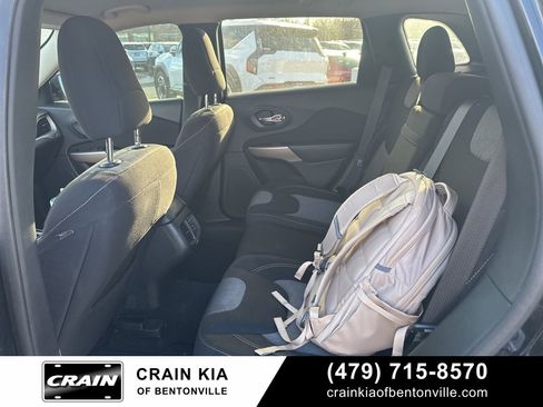 Used 2018 Jeep Cherokee Latitude w/ Altitude Package image 31