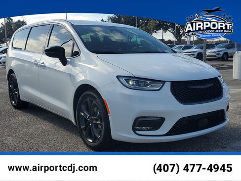 New 2026 Chrysler Pacifica Select image 1