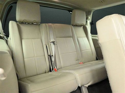 Used 2014 Lincoln Navigator 4WD image 19