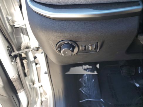Used 2025 Jeep Compass Latitude AWD/4WD image 27