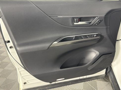 Used 2021 Toyota Venza XLE w/ Softex Package AWD/4WD image 12
