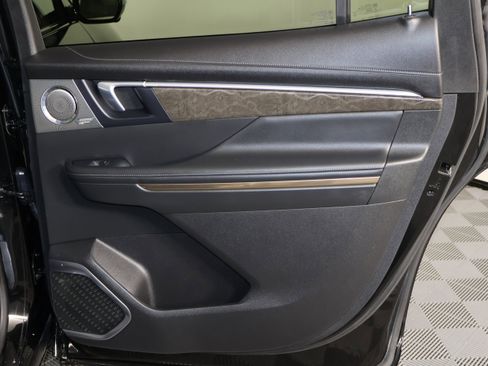 Certified 2025 Buick Enclave Avenir image 49