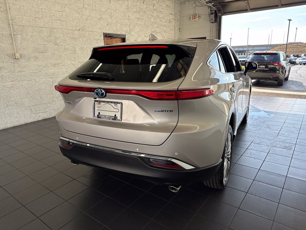 Used 2024 Toyota Venza Limited AWD/4WD image 7
