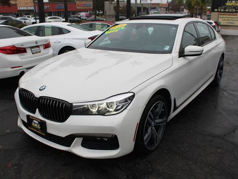 Used 2018 BMW 740i image 4