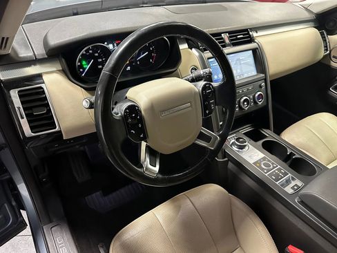 Used 2020 Land Rover Discovery Landmark image 8