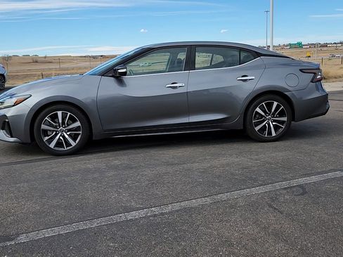 Used 2023 Nissan Maxima SV w/ Floor Mat Group FWD image 2