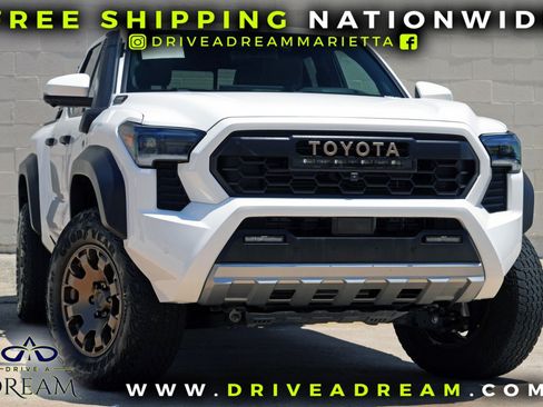 Used 2024 Toyota Tacoma 4x4 Double Cab Hybrid image 2