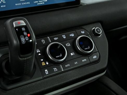 Used 2021 Land Rover Defender 110 image 33