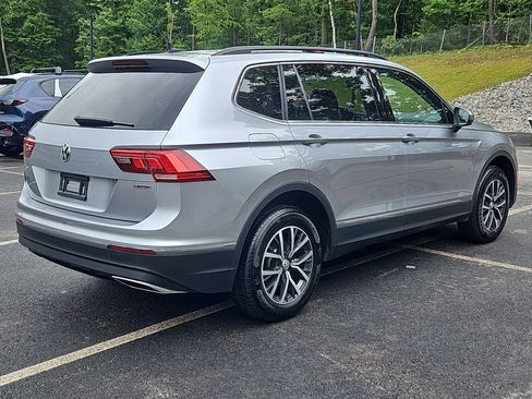 Used 2020 Volkswagen Tiguan SE AWD/4WD image 2