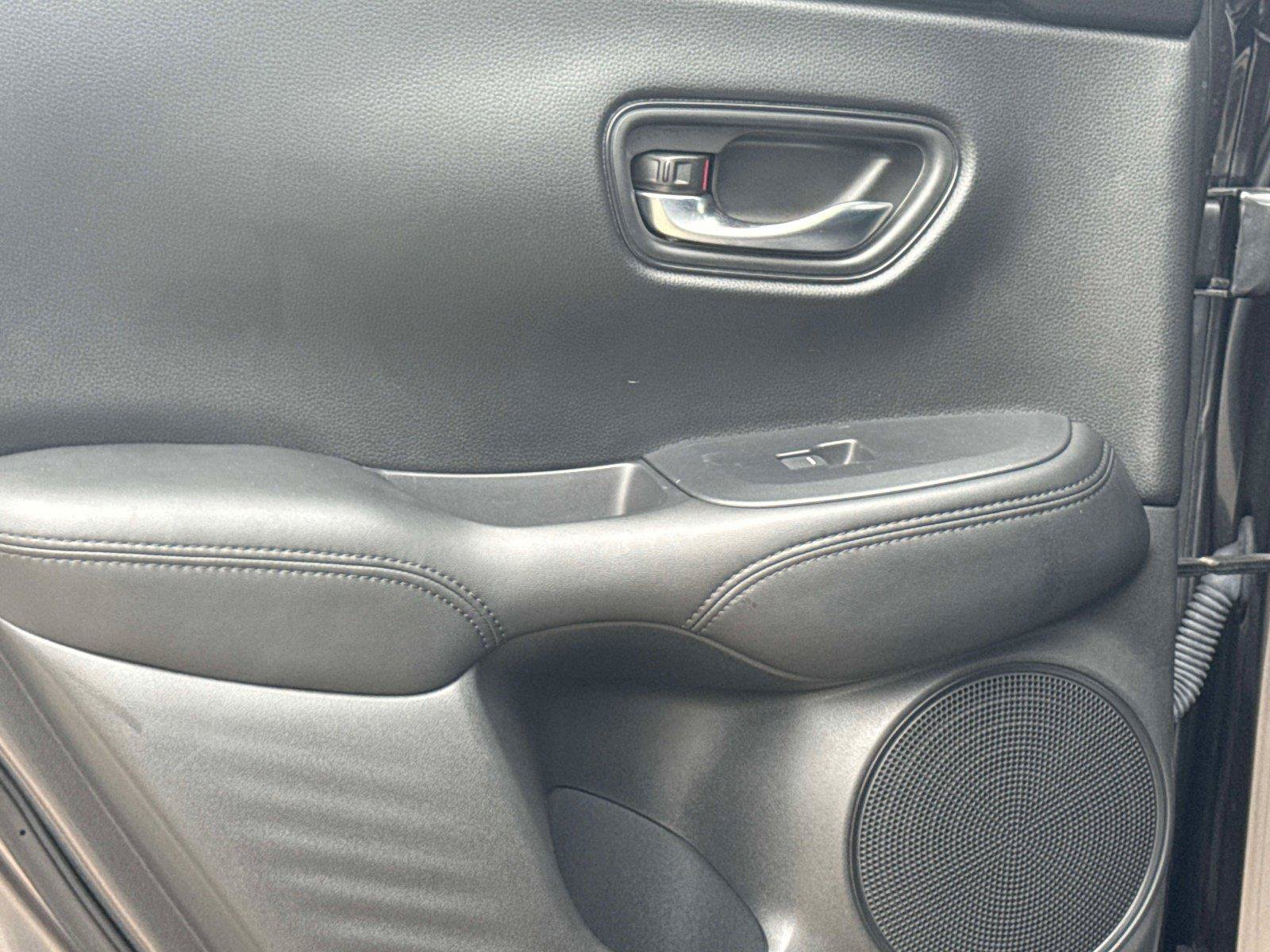 Certified 2025 Honda HR-V LX image 12