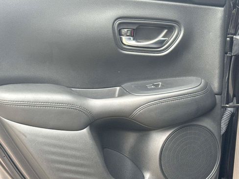 Certified 2025 Honda HR-V LX image 12